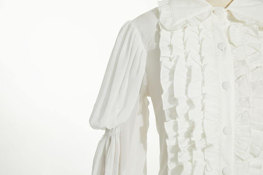 photo n°4 : Chemise gothique bouffante à jabot pour femme