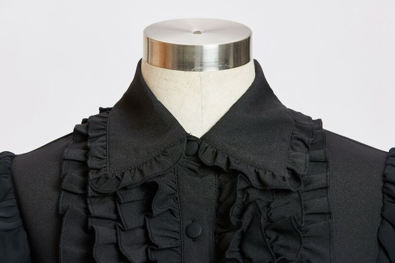 photo n°8 : Chemise gothique bouffante à jabot pour femme