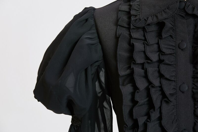 photo n°9 : Chemise gothique bouffante à jabot pour femme