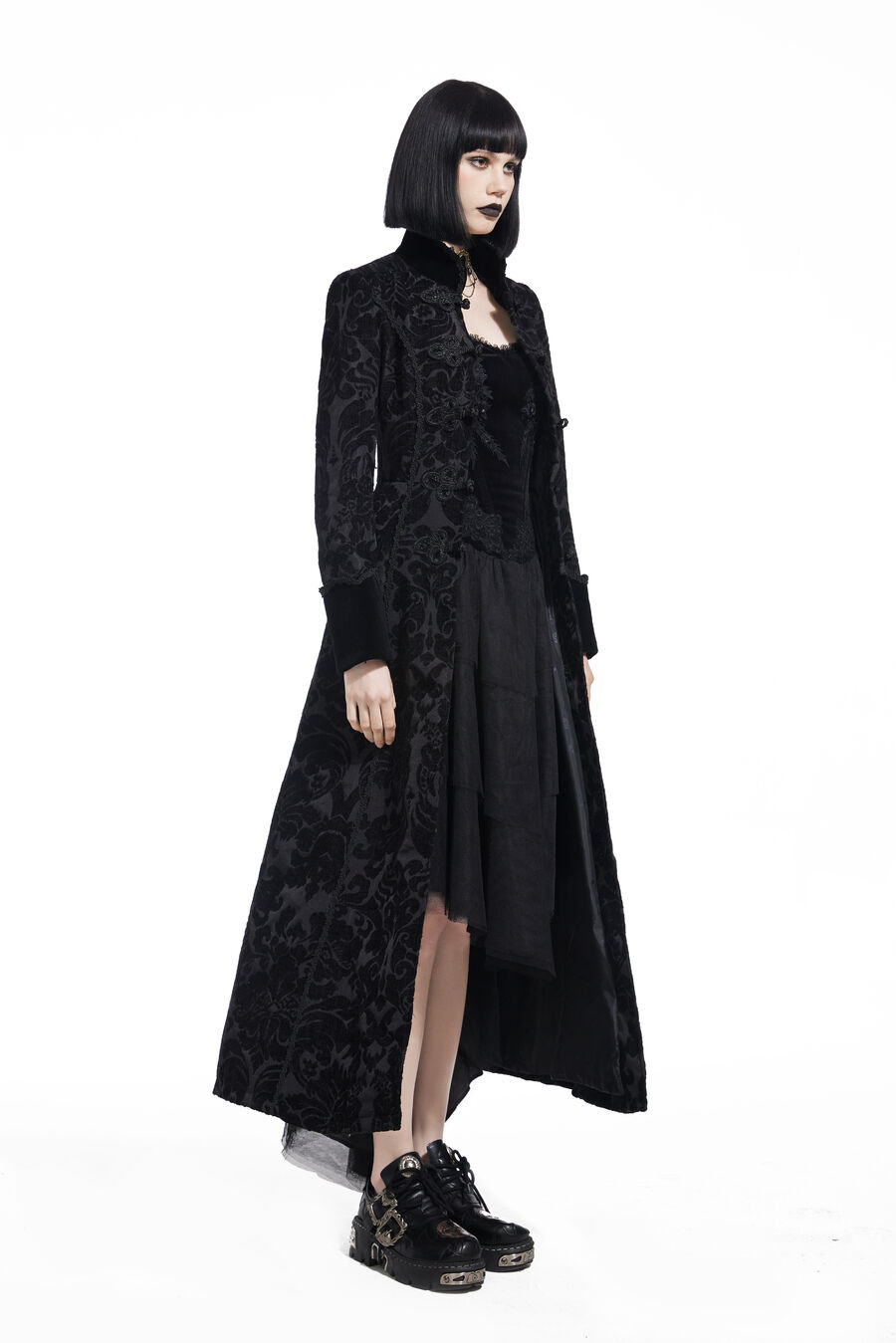 photo n°7 : Manteau long femme gothic brocard noir