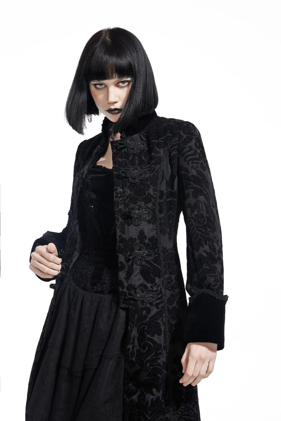 photo n°4 : Manteau long femme gothic brocard noir