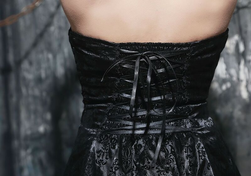 photo n°8 : Robe noire brocard et coupe arrondie